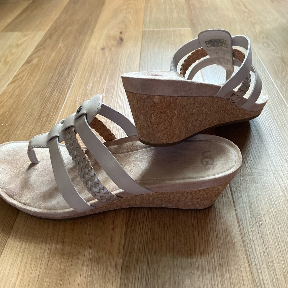UGG Women's 9 M Cream Tan 2 1/2” Heel Cork Platform Sandals Shoes - Picture 5 of 7